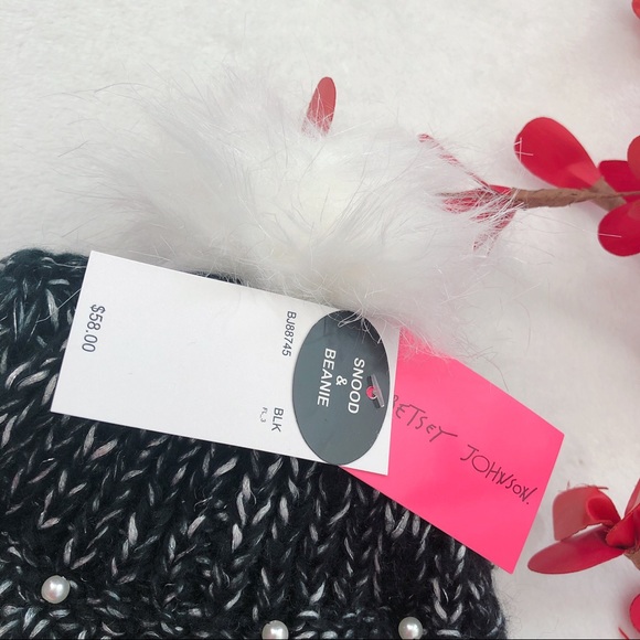 BETSEY JOHNSON Snood & Beanie Holiday Gift Set - Picture 3 of 3